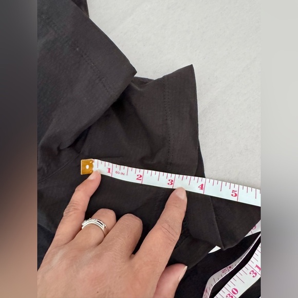 Athleta Trekkie North Women’s Short Black Athleisure Utility Hiking Size 10 - Picture 10 of 10